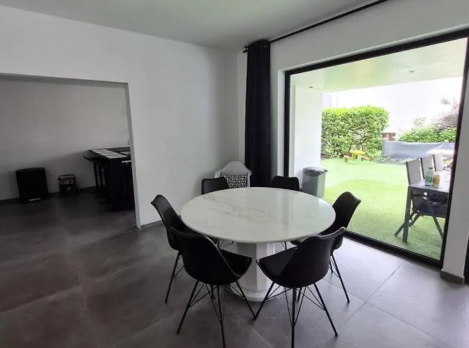 Apartament The White