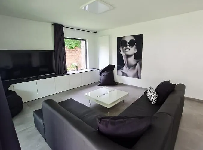 Apartament The White